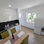 Sisevic - Comfort With Balconies And Sea View Appartamento Slano