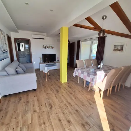 Sisevic - Comfort With Balconies And Sea View * Slano