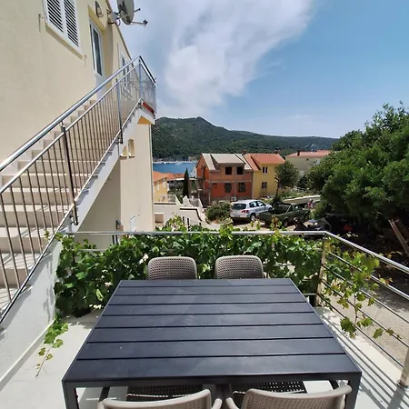 Sisevic - Comfort With Balconies And Sea View Slano