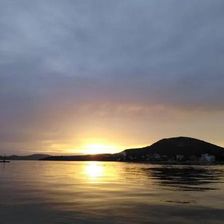 Daire Sisevic - Comfort With Balconies And Sea View
