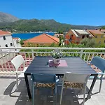 Sisevic - Comfort With Balconies And Sea View Slano