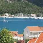 Appartement Sisevic - Comfort With Balconies And Sea View