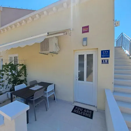 Sisevic - Comfort With Balconies And Sea View Apartament *