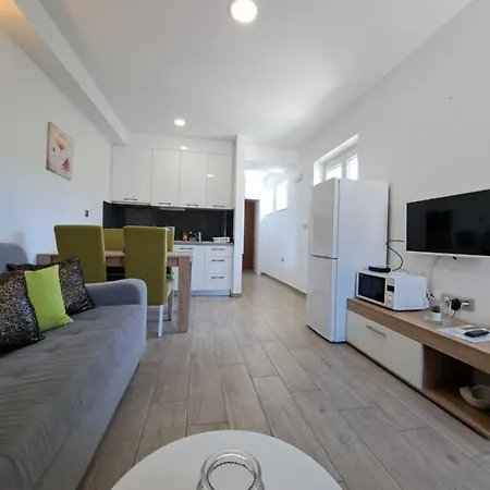 Sisevic - Comfort With Balconies And Sea View Slano