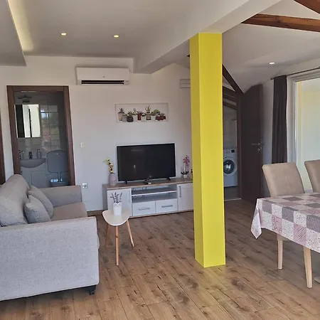 Sisevic - Comfort With Balconies And Sea View