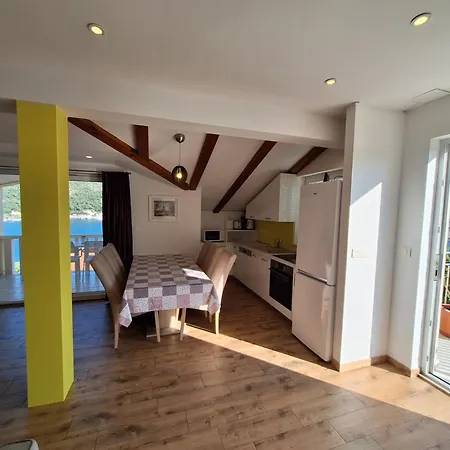 Sisevic - Comfort With Balconies And Sea View Apartament *
