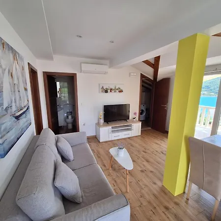 Sisevic - Comfort With Balconies And Sea View