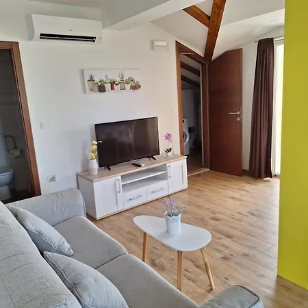 아파트 Sisevic - Comfort With Balconies And Sea View *