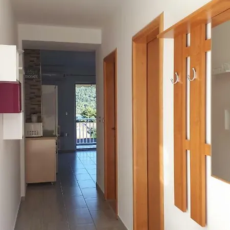 Sisevic - Comfort With Balconies And Sea View Slano