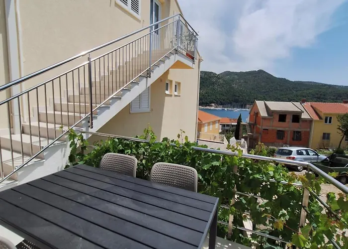 Sisevic - Comfort With Balconies And Sea View