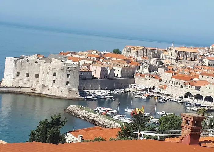 Sisevic - Comfort With Balconies And Sea View